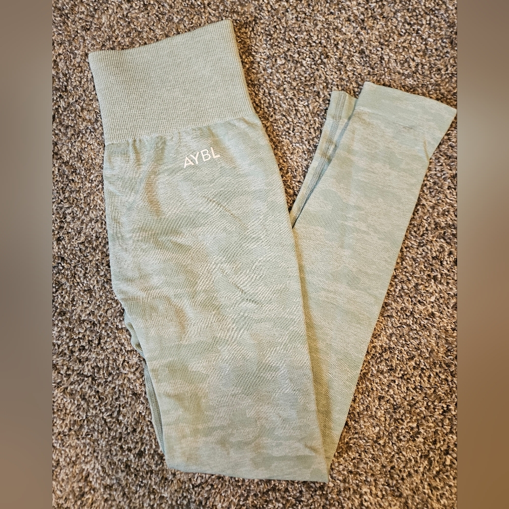 AYBL leggings size XS full length, light green camo